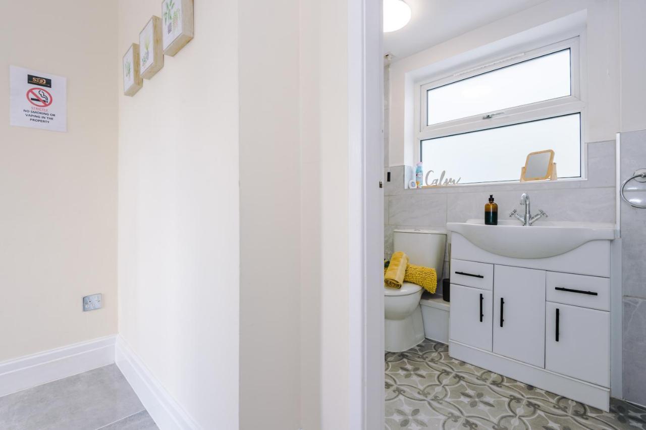 Charming 3-Bed Cottage In Chester, Ideal For Families & Workers, Free Parking - Sleeps 7 المظهر الخارجي الصورة