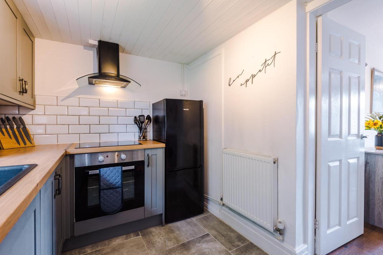Charming 3-Bed Cottage In Chester, Ideal For Families & Workers, Free Parking - Sleeps 7 المظهر الخارجي الصورة