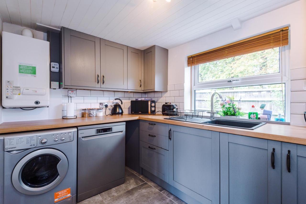 Charming 3-Bed Cottage In Chester, Ideal For Families & Workers, Free Parking - Sleeps 7 المظهر الخارجي الصورة