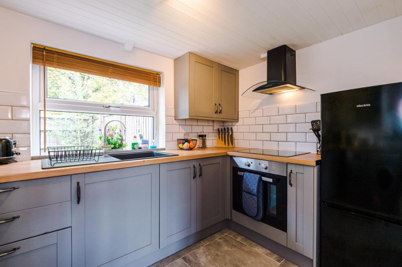 Charming 3-Bed Cottage In Chester, Ideal For Families & Workers, Free Parking - Sleeps 7 المظهر الخارجي الصورة